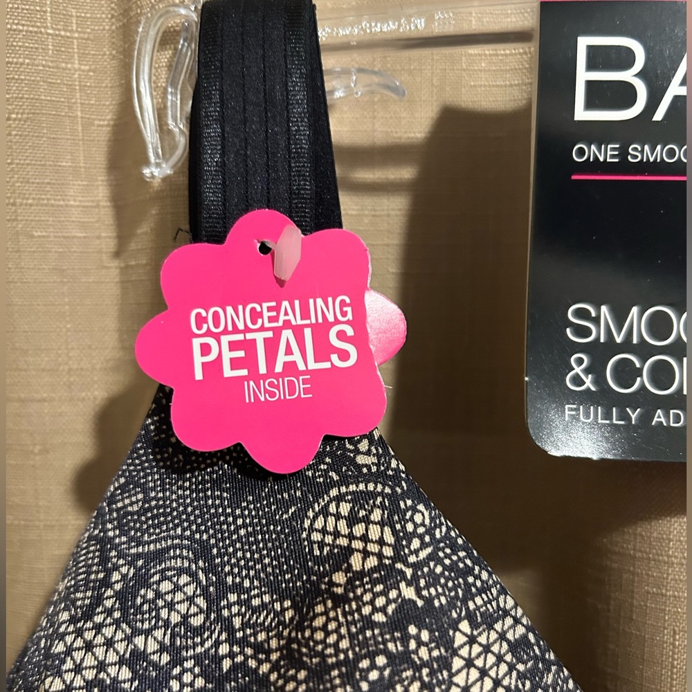 Bali 42C black lace bra, fully adjustable beautiful smoothing, and concealing - Picture 3 of 12